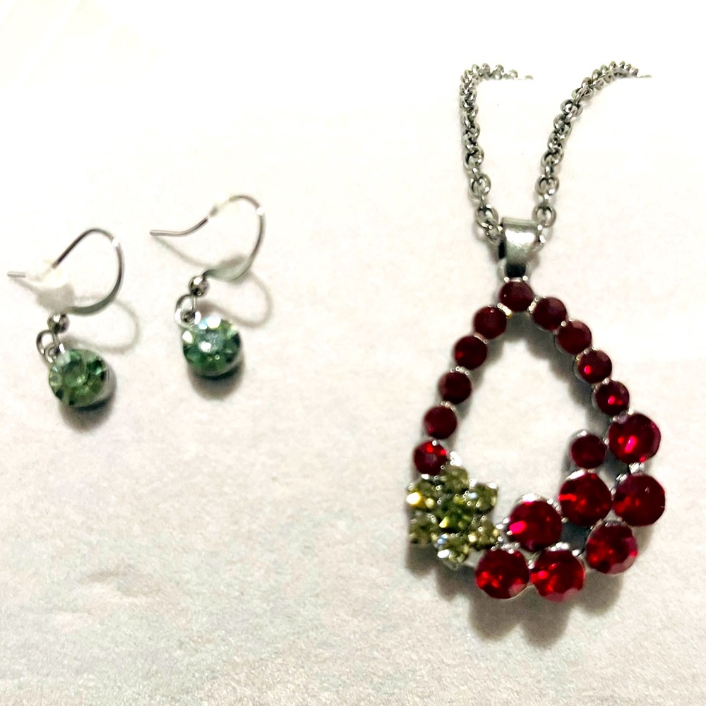 Earring and necklace set